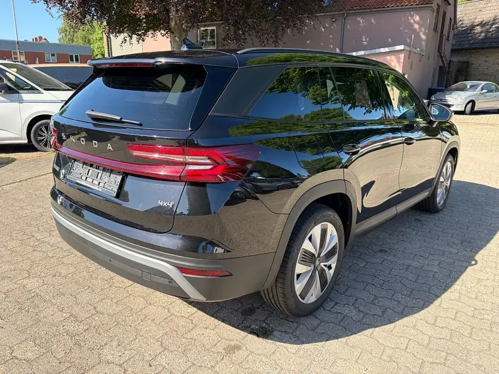 Neu Skoda Kodiaq Selection 193 PS (141 kW) 2025 Schwarz SUV