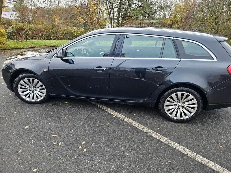 Gebraucht Opel Insignia Edition 131 PS (96 kW) 2013 Schwarz Kombi