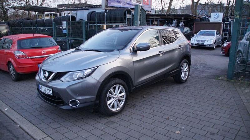 Grau Gebraucht 2015 Nissan Qashqai Acenta SUV | 8.999 € (Guter Preis) - Bild 1/4