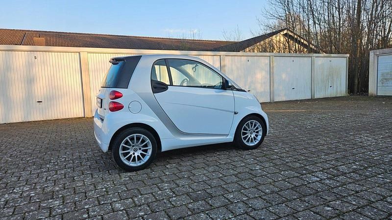 Gebraucht Smart ForTwo Coupé 71 PS (52 kW) 2011 Weiß Coupé
