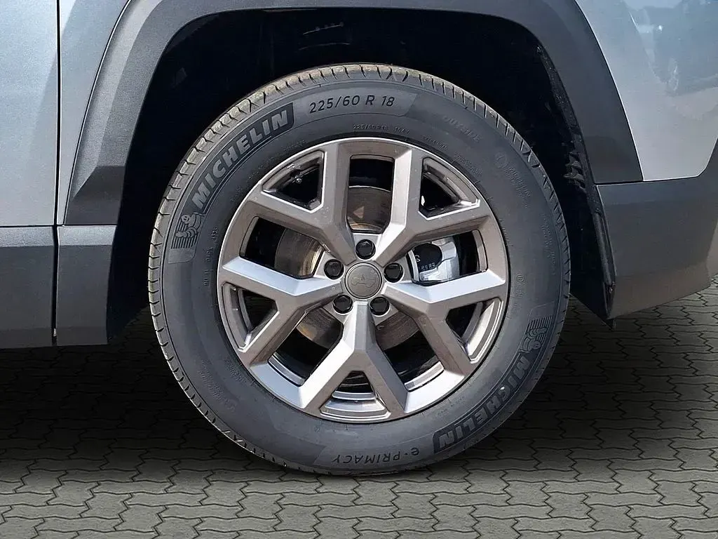 Neu Jeep Compass Altitude 144 PS (105 kW) 2026 Grau SUV