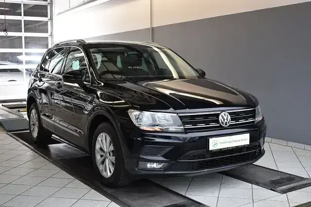 Gebraucht VW Tiguan Comfortline 150 PS (110 kW) 2020 Schwarz SUV