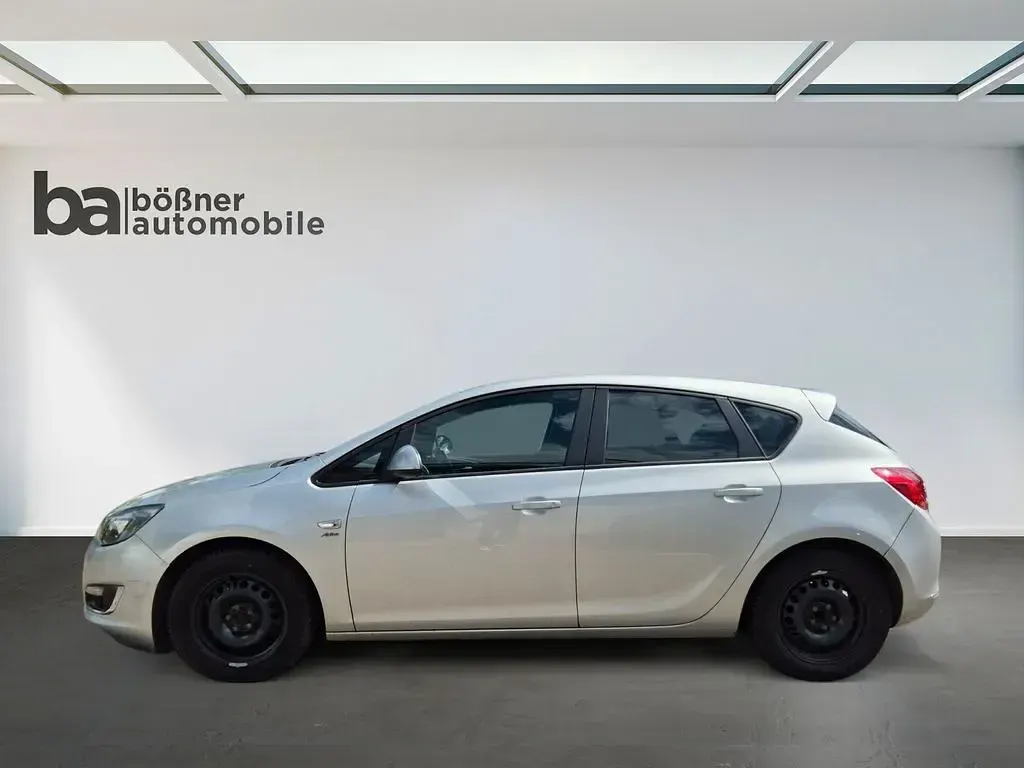 Usata Opel Astra Active 140 CV (102 kW) 2013 Argento Berlina