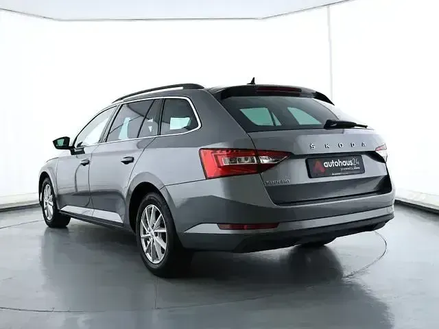 Gebraucht Skoda Superb Ambition 150 PS (110 kW) 2023 Grau Kombi