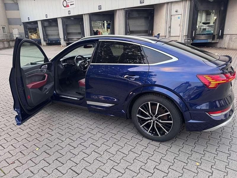 Gebraucht Audi e-tron Premium 369 kW (503 PS) 2020 Blau SUV