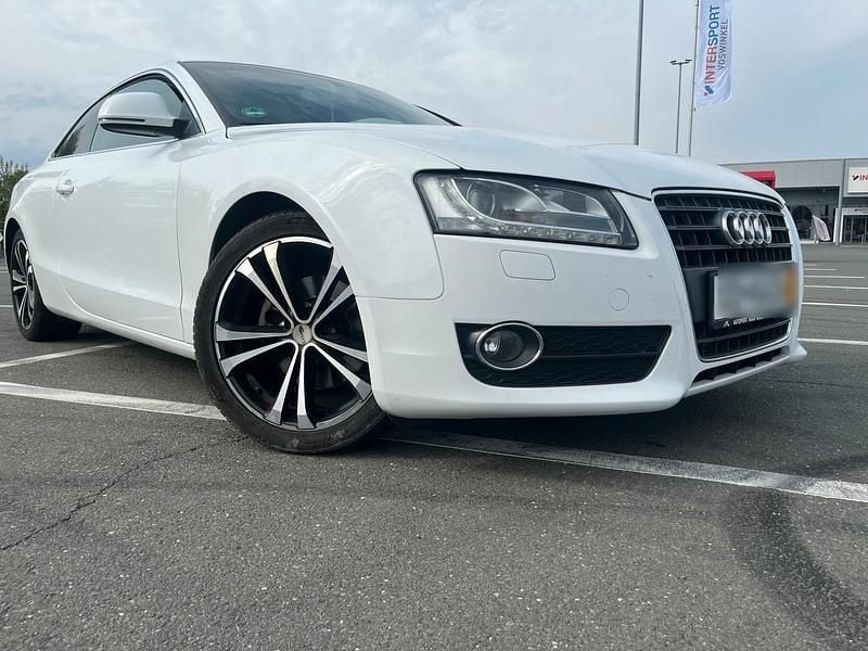 Weiß Gebraucht 2009 Audi A5 Coupé | 7.200 € (Superpreis) - Bild 1/4