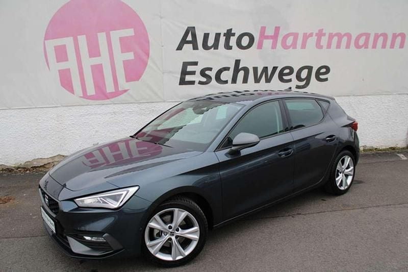 Magnetic tech (metallic) Gebraucht 2024 Seat Leon FR Limousine | 26.680 € (Fairer Preis) - Bild 1/4