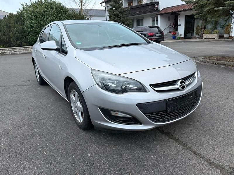 Gebraucht Opel Astra Selection 101 PS (74 kW) 2014 Silber Limousine