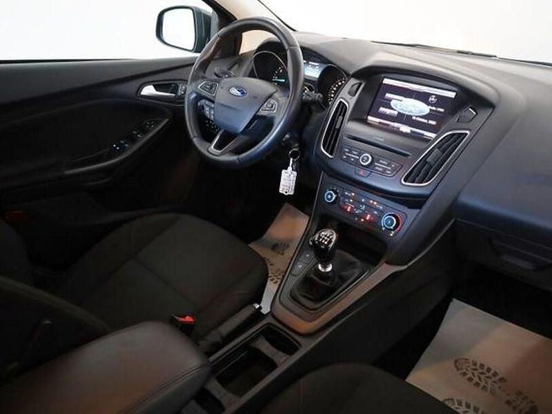 Gebraucht Ford Focus Business Edition 120 PS (88 kW) 2016 Grau Limousine