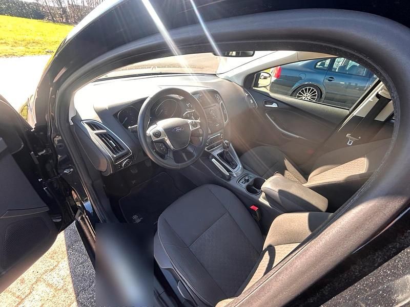 Gebraucht Ford Focus 100 PS (73 kW) 2014 Schwarz Kombi
