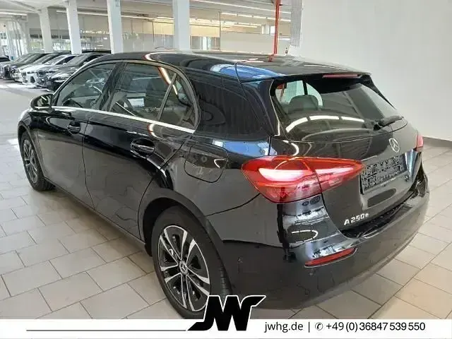 Gebraucht Mercedes A250 218 PS (160 kW) 2023 Schwarz Limousine