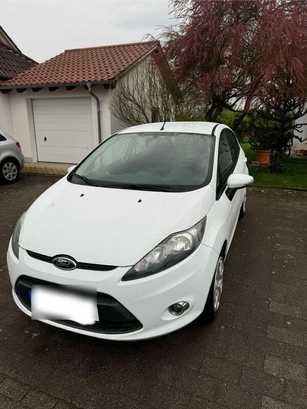 Weiß Gebraucht 2013 Ford Fiesta Trend Kleinwagen | 5.799 € (Fairer Preis) - Bild 1/4