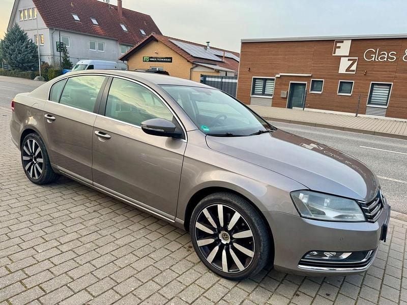 Braun Gebraucht 2011 VW Passat Comfortline Limousine | 4.700 € (Guter Preis) - Bild 1/4
