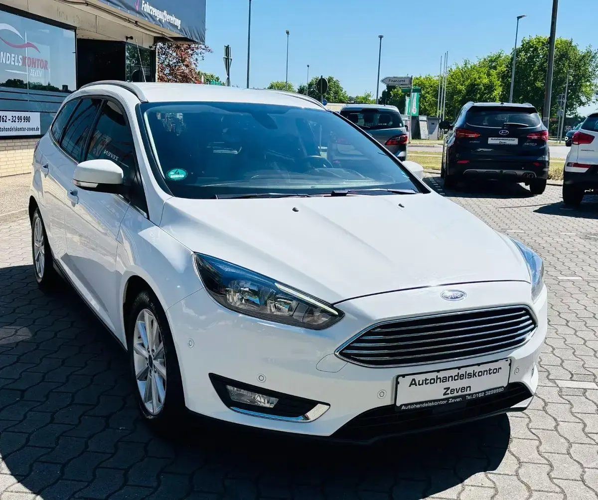 Gebraucht Ford Focus Titanium 120 PS (88 kW) 2015 Weiß Kombi