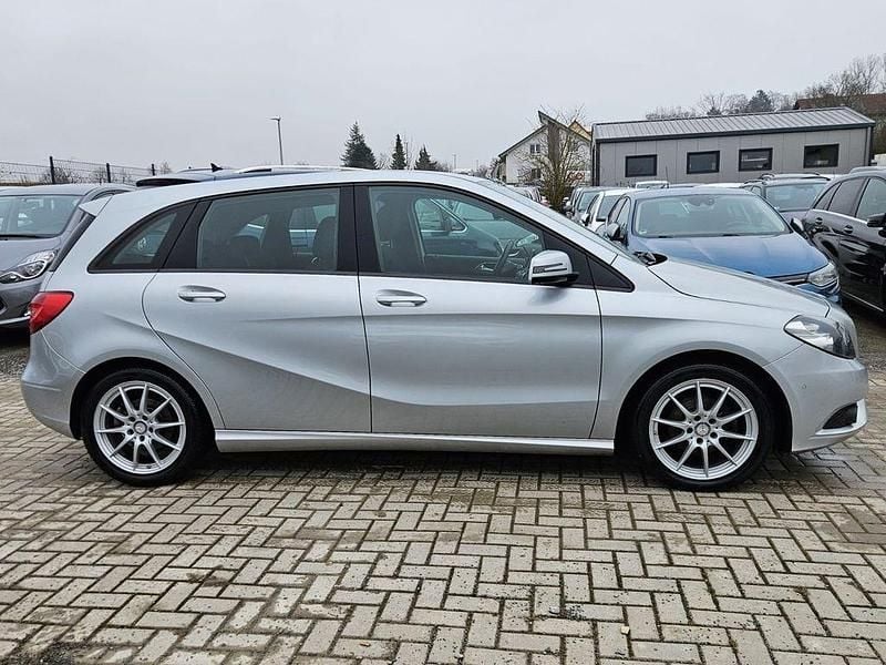 Gebraucht Mercedes B180 109 PS (80 kW) 2013 Silber Van / Kleinbus
