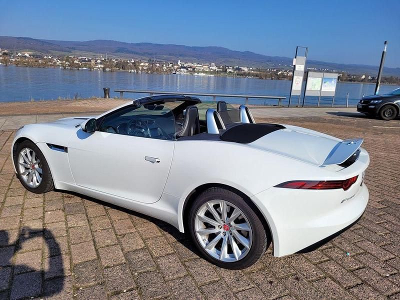 Gebraucht Jaguar F-Type Chequered Flag 340 PS (250 kW) 2019 Weiß Cabrio