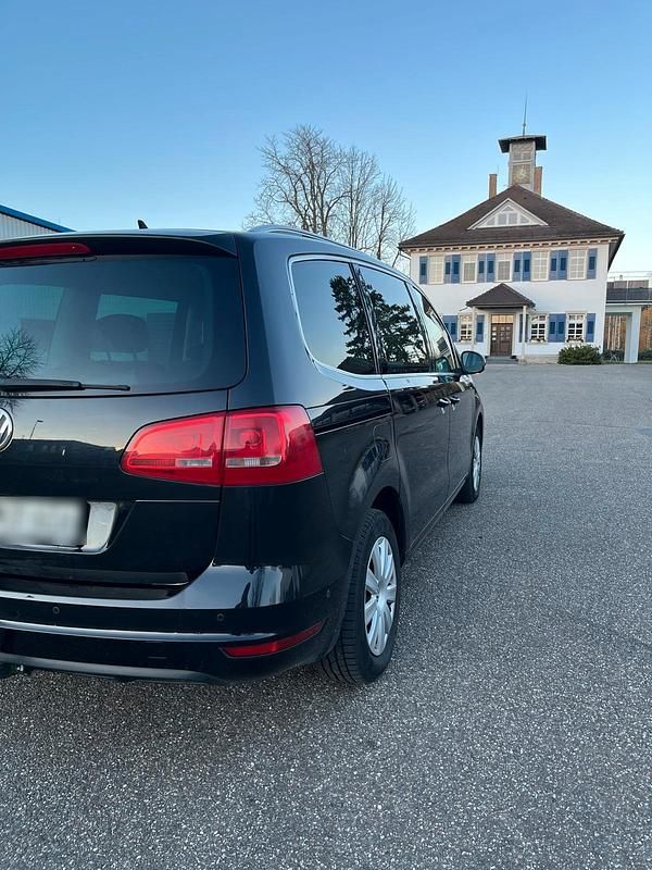 Second-hand VW Sharan 150 CP (110 kW) 2013 Negru Monovolum