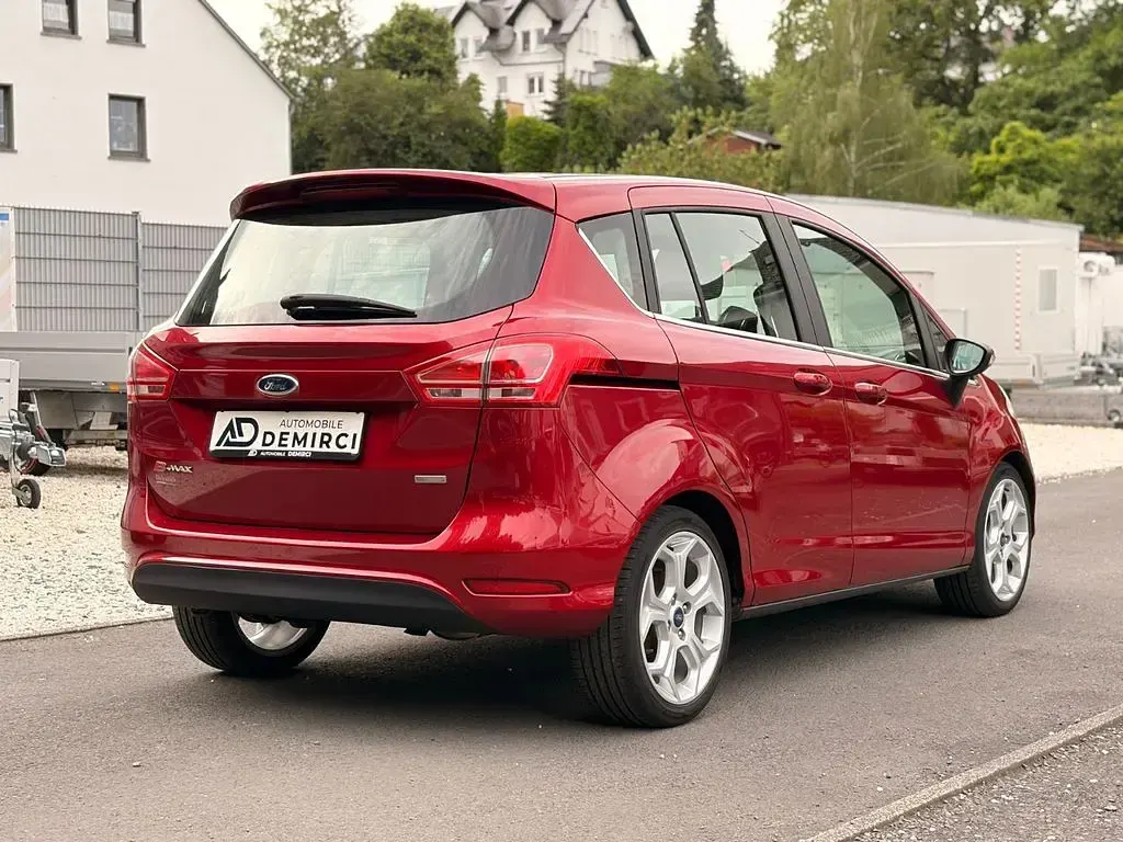 Gebraucht Ford B-MAX Titanium 125 PS (91 kW) 2017 Rot Van / Kleinbus