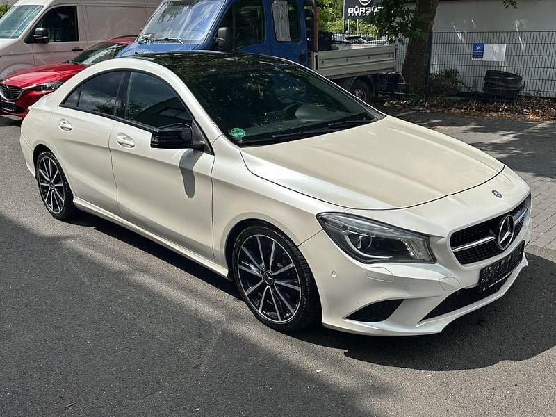 Grau Gebraucht 2016 Mercedes CLA180 Avantgarde Limousine | 13.900 € (Guter Preis) - Bild 1/4