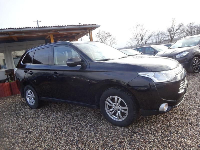 Gebraucht Mitsubishi Outlander Invite 150 PS (110 kW) 2014 Schwarz SUV