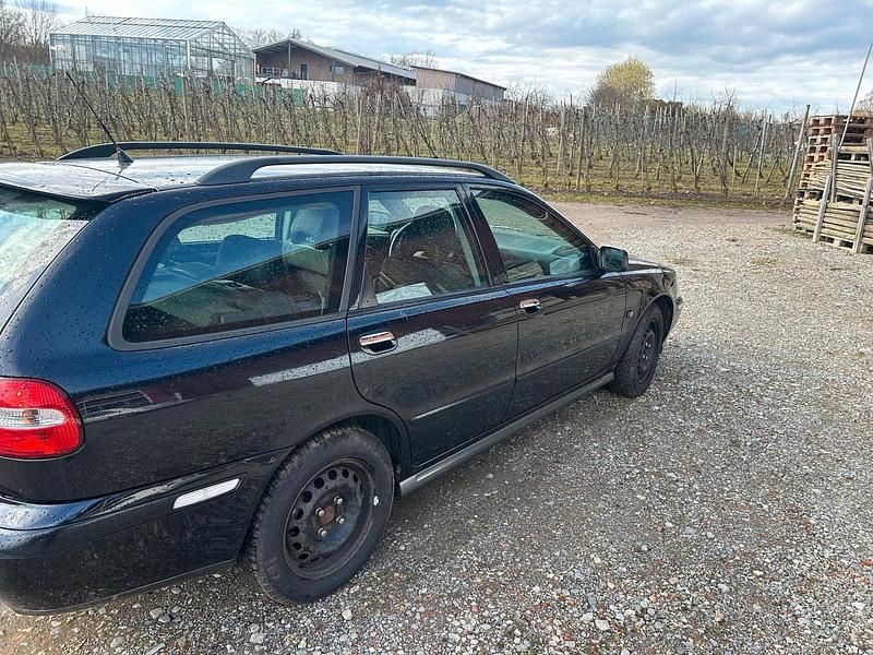 Gebraucht Volvo V40 130 PS (95 kW) 2003 Schwarz Kombi