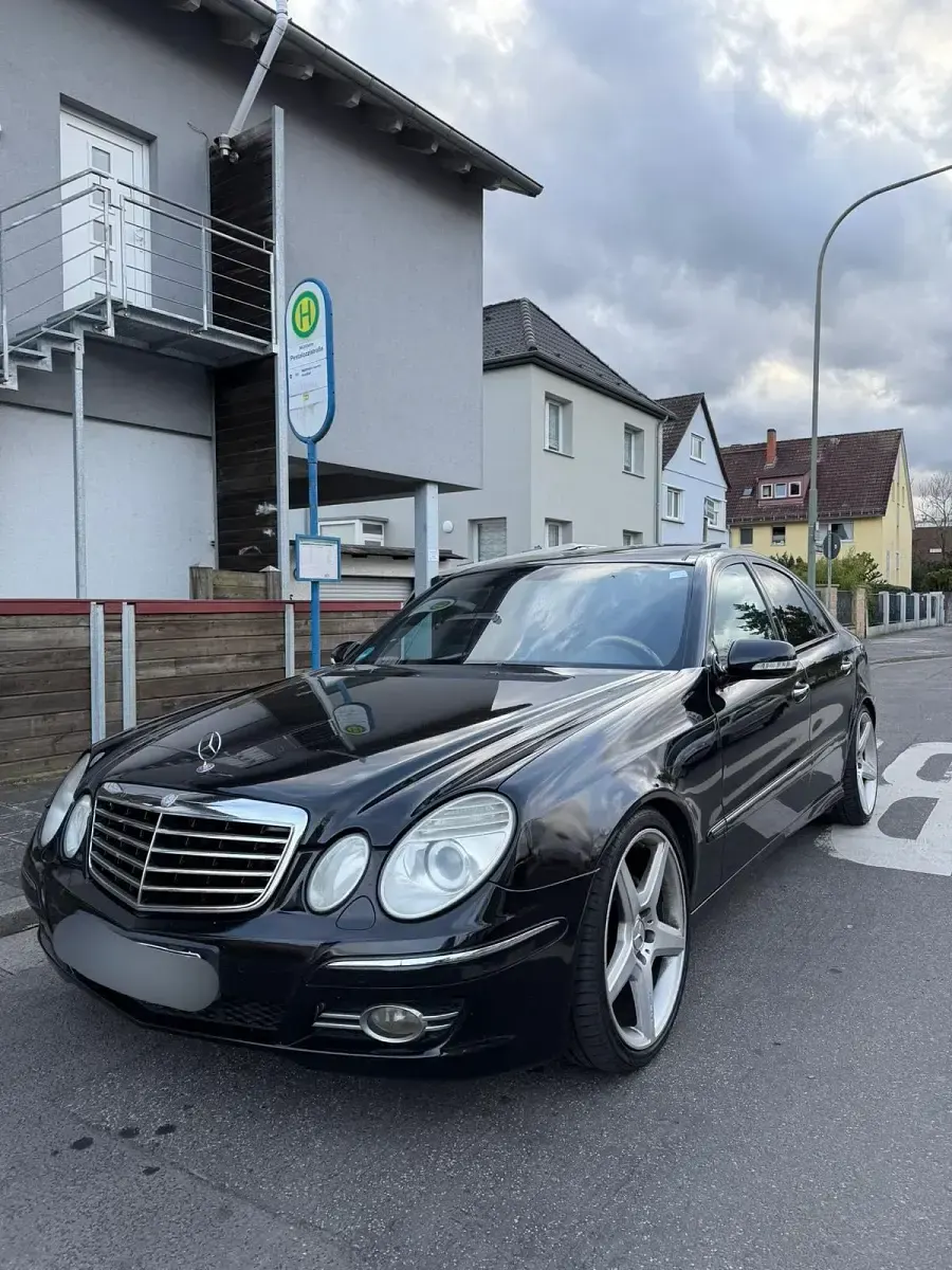 Gebraucht Mercedes E320 224 PS (164 kW) 2008 Andere farben Limousine