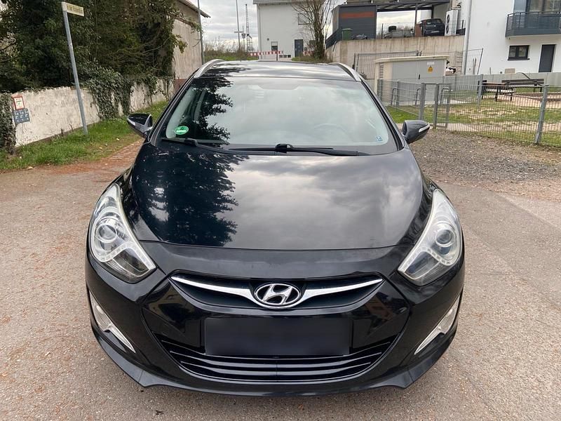 Gebraucht Hyundai i40 134 PS (98 kW) 2012 Schwarz Kombi