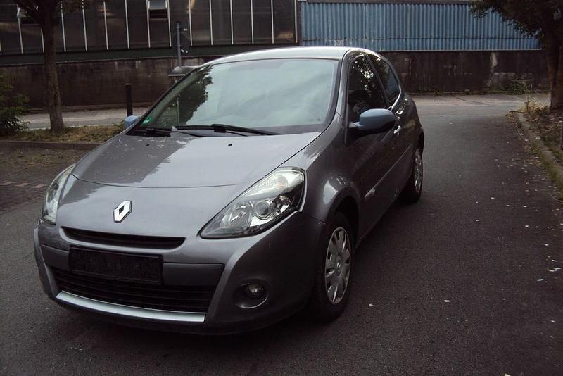 Grau Gebraucht 2010 Renault Clio III Dynamique Kleinwagen | 2.000 € (Superpreis) - Bild 1/4