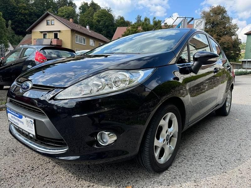 Schwarz Gebraucht 2010 Ford Fiesta Titanium Kleinwagen | 6.995 € - Bild 1/4