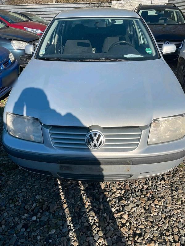 Gebraucht VW Bora 101 PS (74 kW) 1999 Silber Limousine