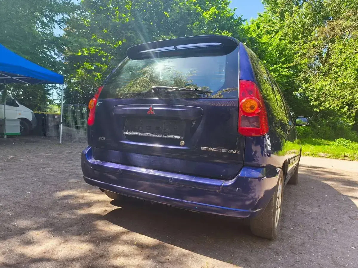 Begagnad Mitsubishi Space Star Motion 98 HK (72 kW) 2004 Blå Minibuss