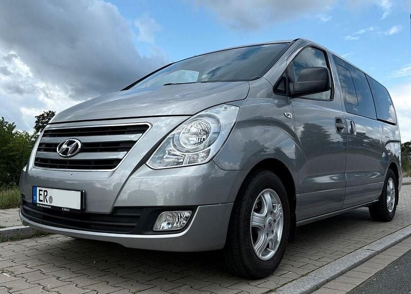 Silber Gebraucht 2016 Hyundai H-1 Van / Kleinbus | 20.999 € (Etwas zu teuer) - Bild 1/4