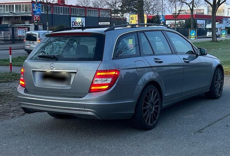 Gebraucht Mercedes C200 136 PS (100 kW) 2013 Grau Kombi