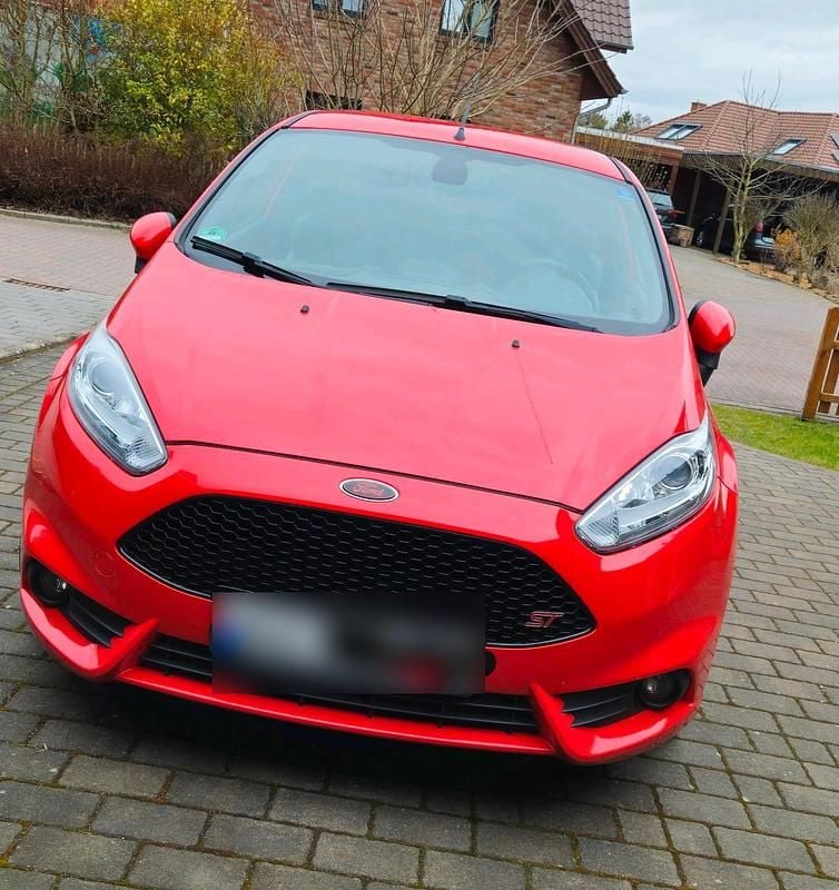 Gebraucht Ford Fiesta ST 182 PS (133 kW) 2015 Rot Kleinwagen