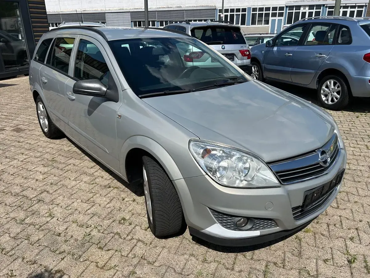 Gebraucht Opel Astra Edition 105 PS (77 kW) 2007 Gold Kombi