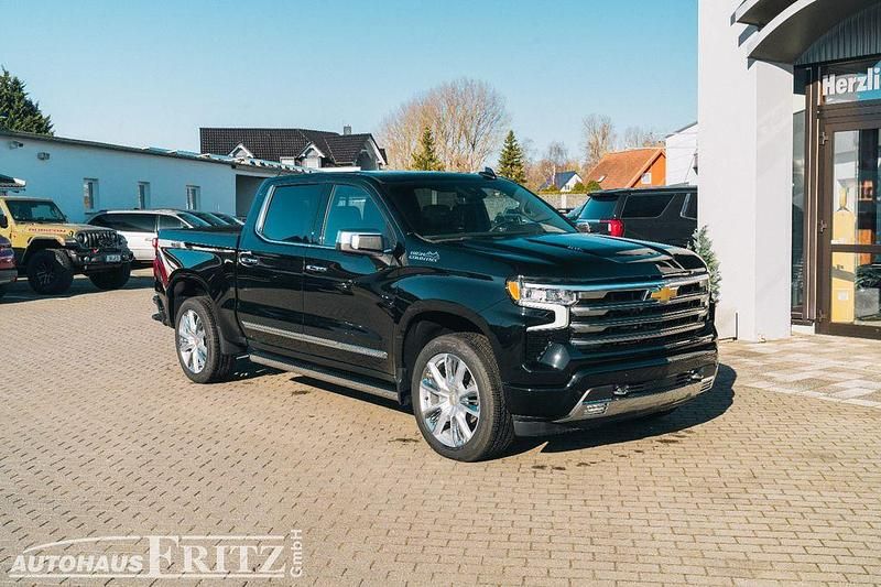 Neu Chevrolet Silverado 426 PS (313 kW) 2025 Schwarz SUV