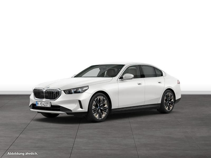 Weiß Gebraucht 2024 BMW i5 Limousine | 55.390 € - Bild 1/4