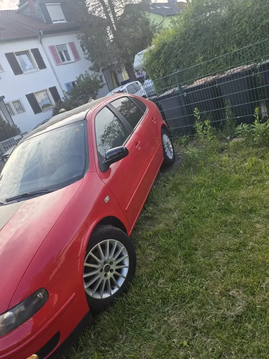Usata Seat Leon 105 CV (77 kW) 2000 Rosso Utilitaria