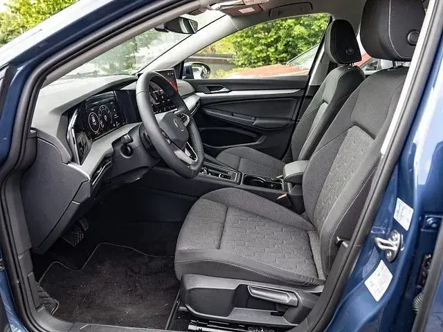 Gebraucht VW Golf VIII R 116 PS (85 kW) 2025 Anemonenblau metallic Limousine