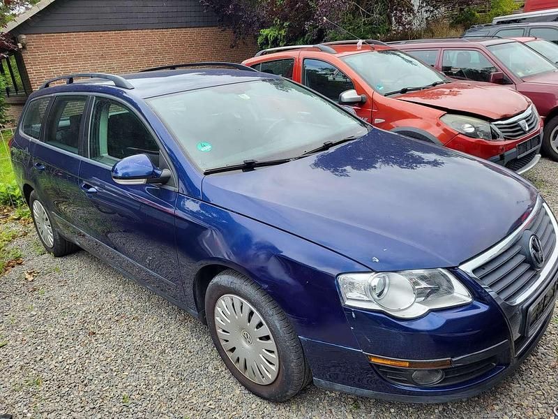 Gebraucht VW Passat Trendline 140 PS (102 kW) 2006 Shadow blue metallic Kombi