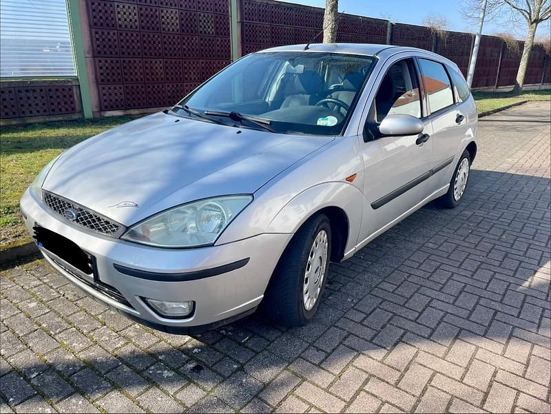 Gebraucht Ford Focus 100 PS (73 kW) 2003 Silber Limousine