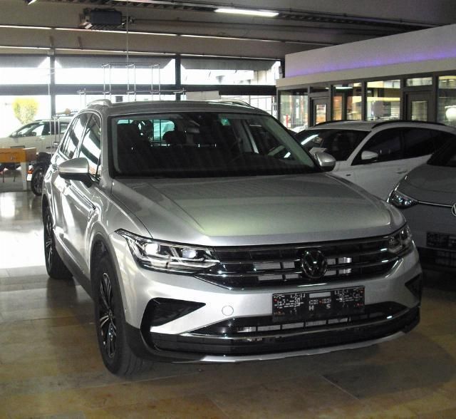 Silber Gebraucht 2023 VW Tiguan Elegance SUV | 42.900 € (Teuer) - Bild 1/4