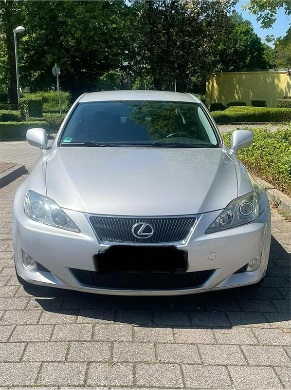 Silber Gebraucht 2008 Lexus IS250 Limousine | 12.500 € (Etwas zu teuer) - Bild 1/4