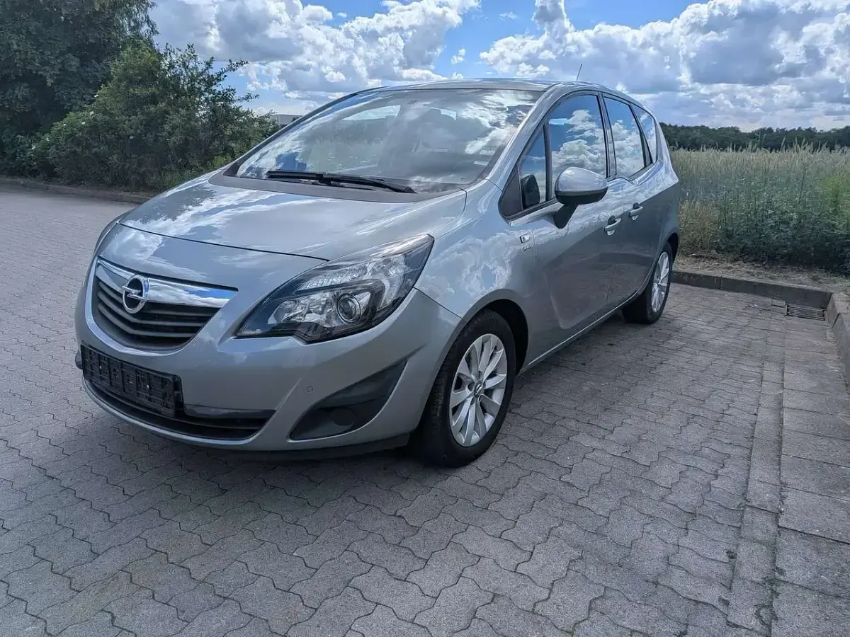 Gebraucht Opel Meriva Active 101 PS (74 kW) 2013 Silbersee/perl silber (m2) Van / Kleinbus
