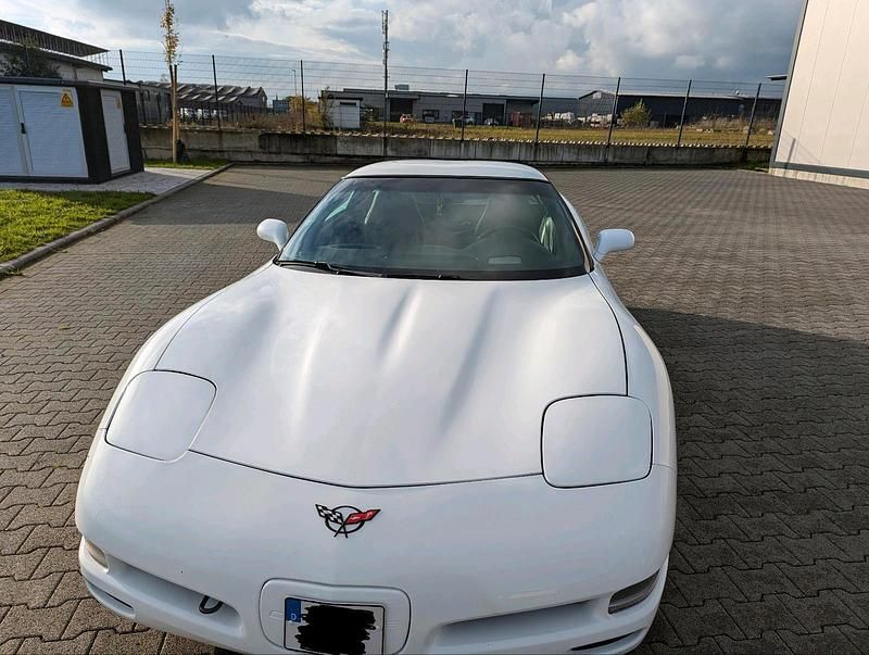 Weiß Gebraucht 1999 Corvette C5 Coupé | 25.000 € - Bild 1/4