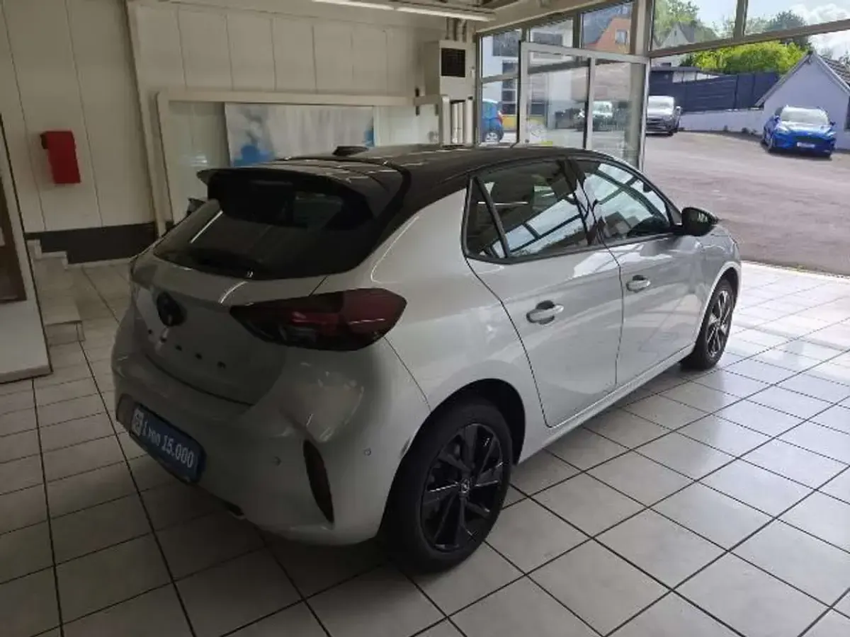Gebraucht Opel Corsa 101 PS (74 kW) 2024 Aluminiumgrau Kleinwagen