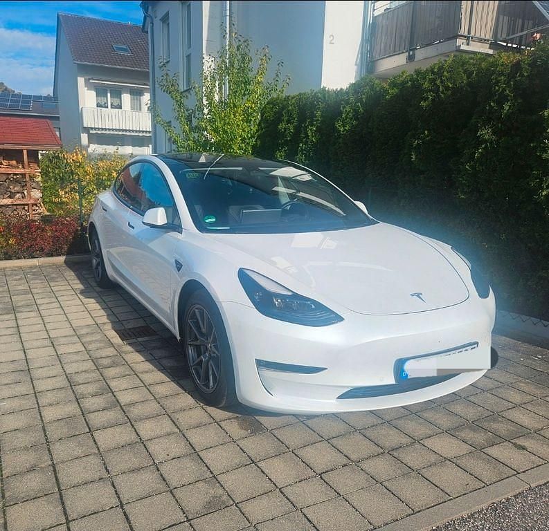 Weiß Gebraucht 2022 Tesla Model 3 Long Range AWD Limousine | 30.700 € (Fairer Preis) - Bild 1/4