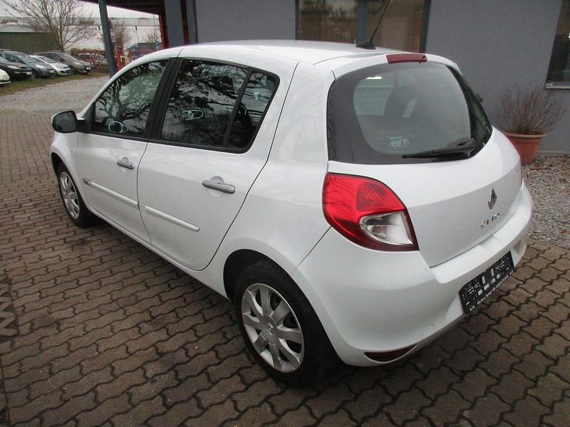 Gebraucht Renault Clio III Dynamique 75 PS (55 kW) 2011 Weiß Kleinwagen