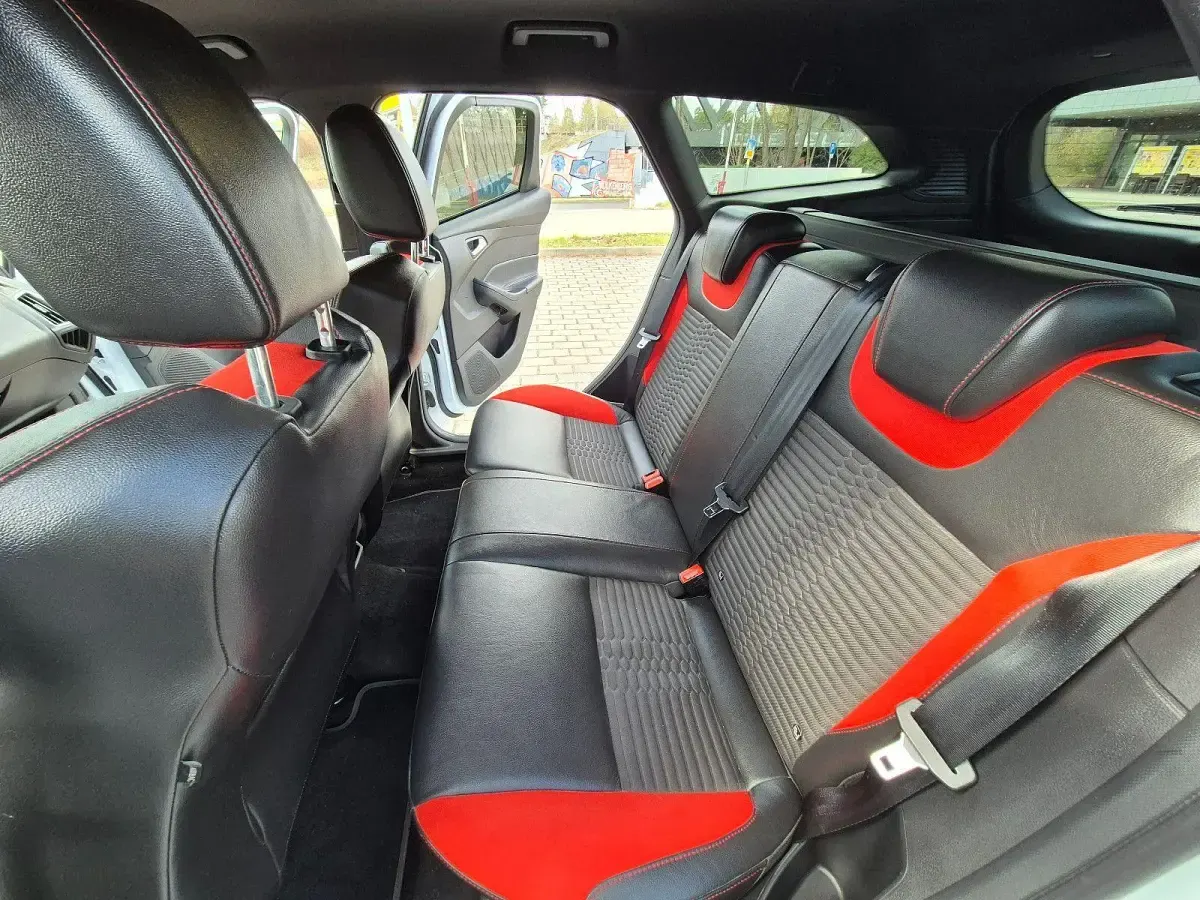 Gebraucht Ford Focus ST 250 PS (183 kW) 2018 Weiß Kombi