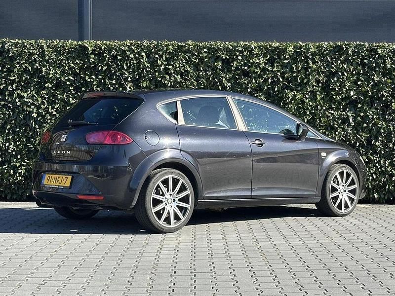 Gebraucht Seat Leon 105 PS (77 kW) 2010 Schwarz Kleinwagen